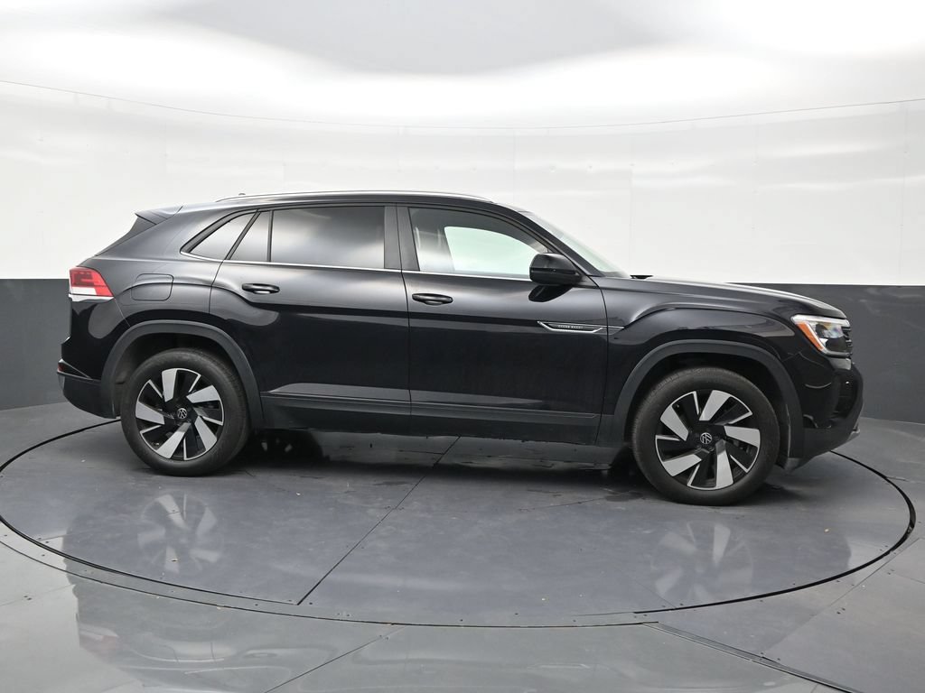 Used 2024 Volkswagen Atlas Cross Sport SE FWD image 6