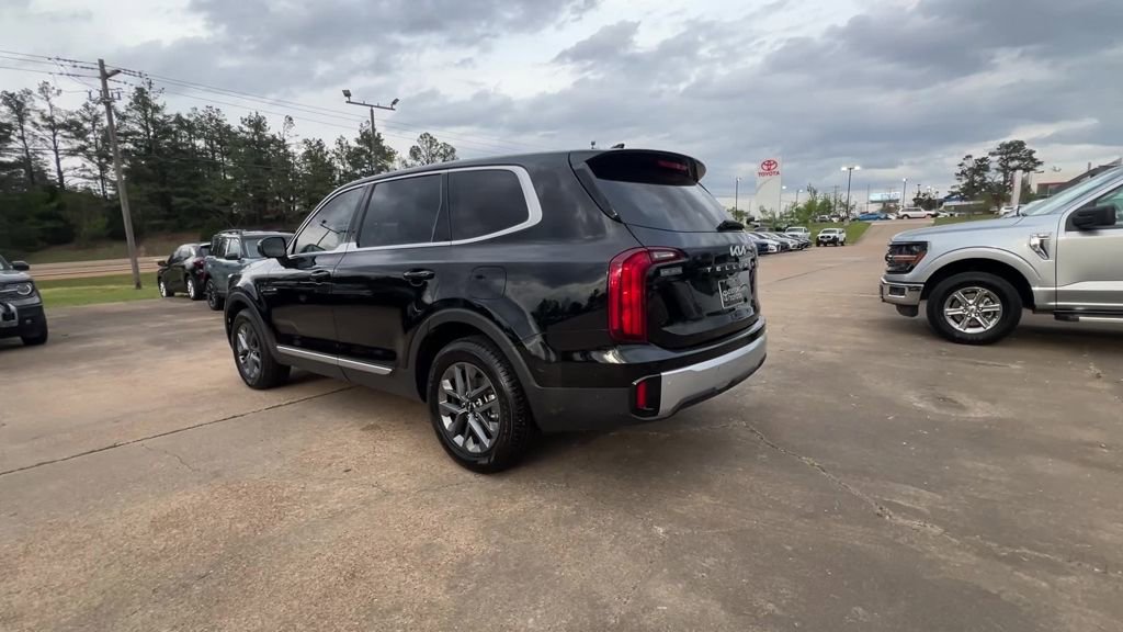 Used 2024 Kia Telluride LX image 4