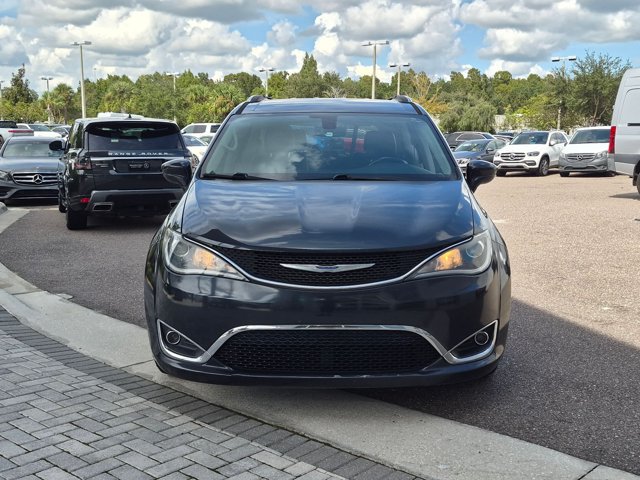 Used 2020 Chrysler Pacifica Touring-L FWD image 2