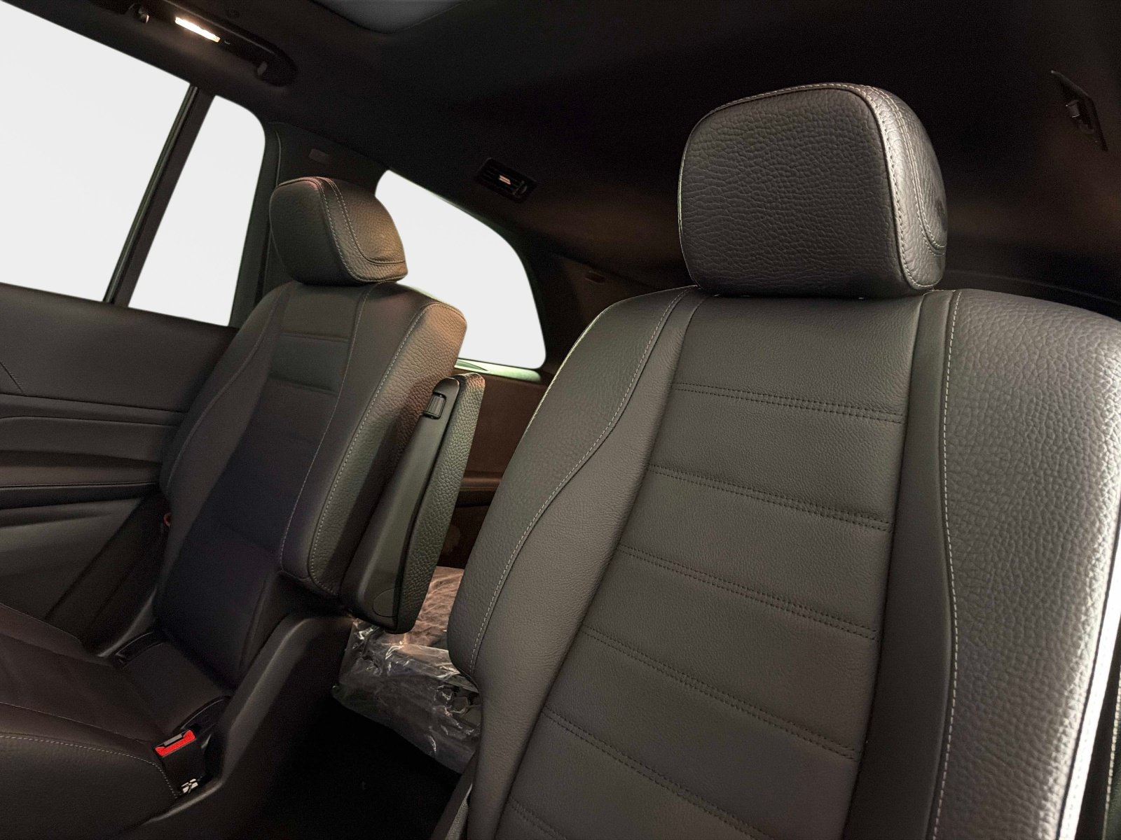 Used 2025 Mercedes-Benz GLS 580 4MATIC image 33