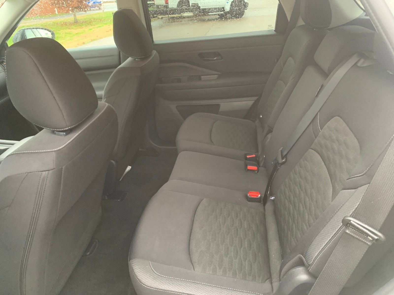 Used 2025 Nissan Pathfinder S image 23