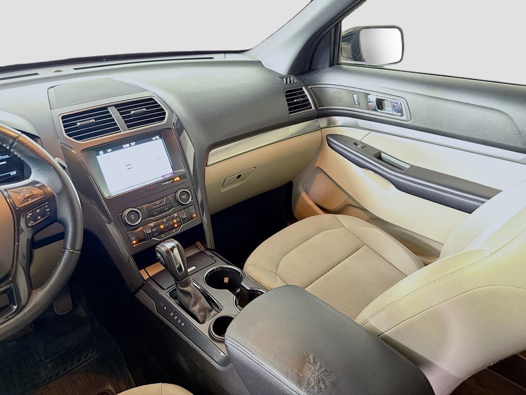 Used 2018 Ford Explorer XLT w/ Equipment Group 201A image 24