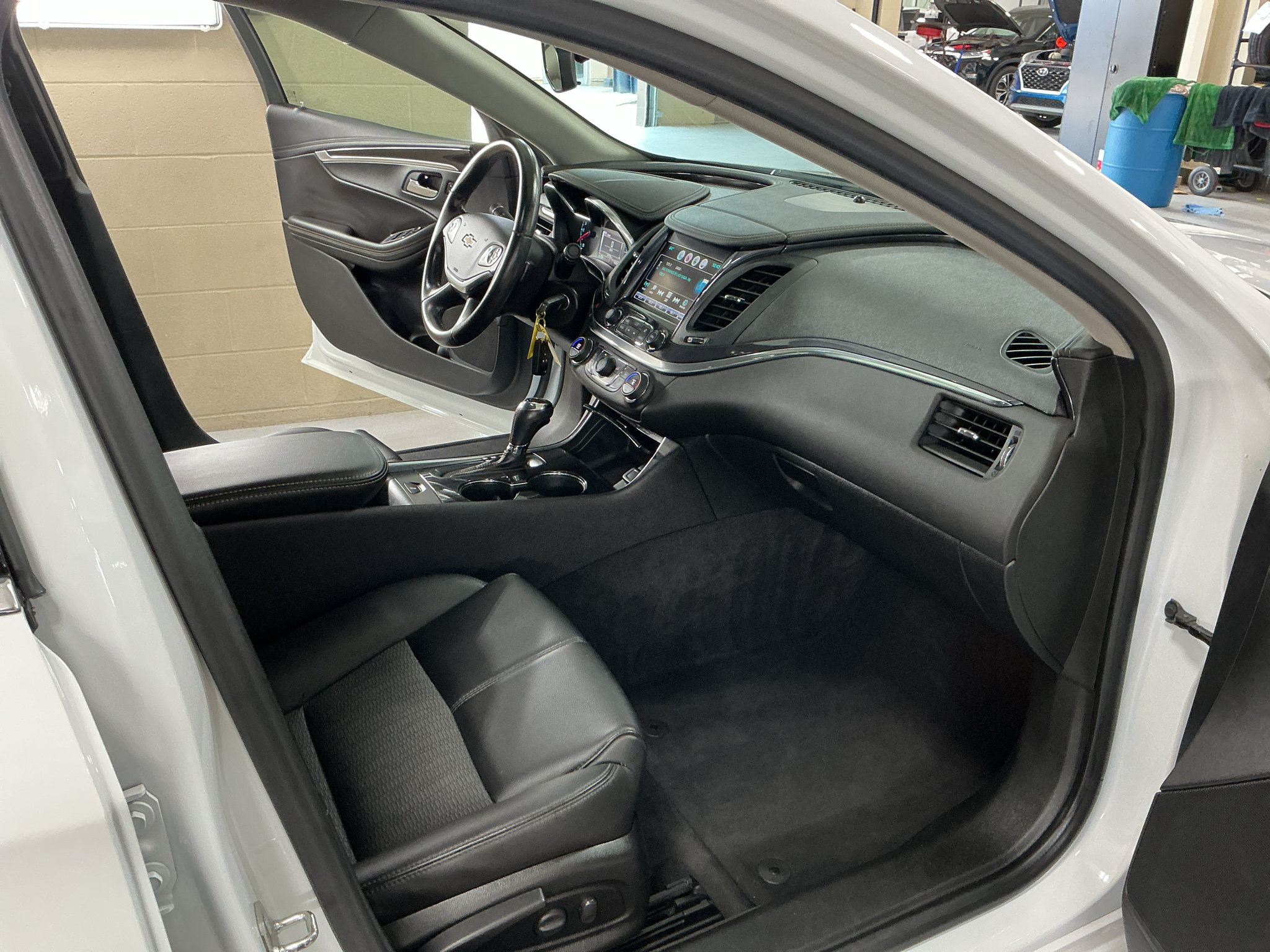 Used 2016 Chevrolet Impala LT FWD image 11