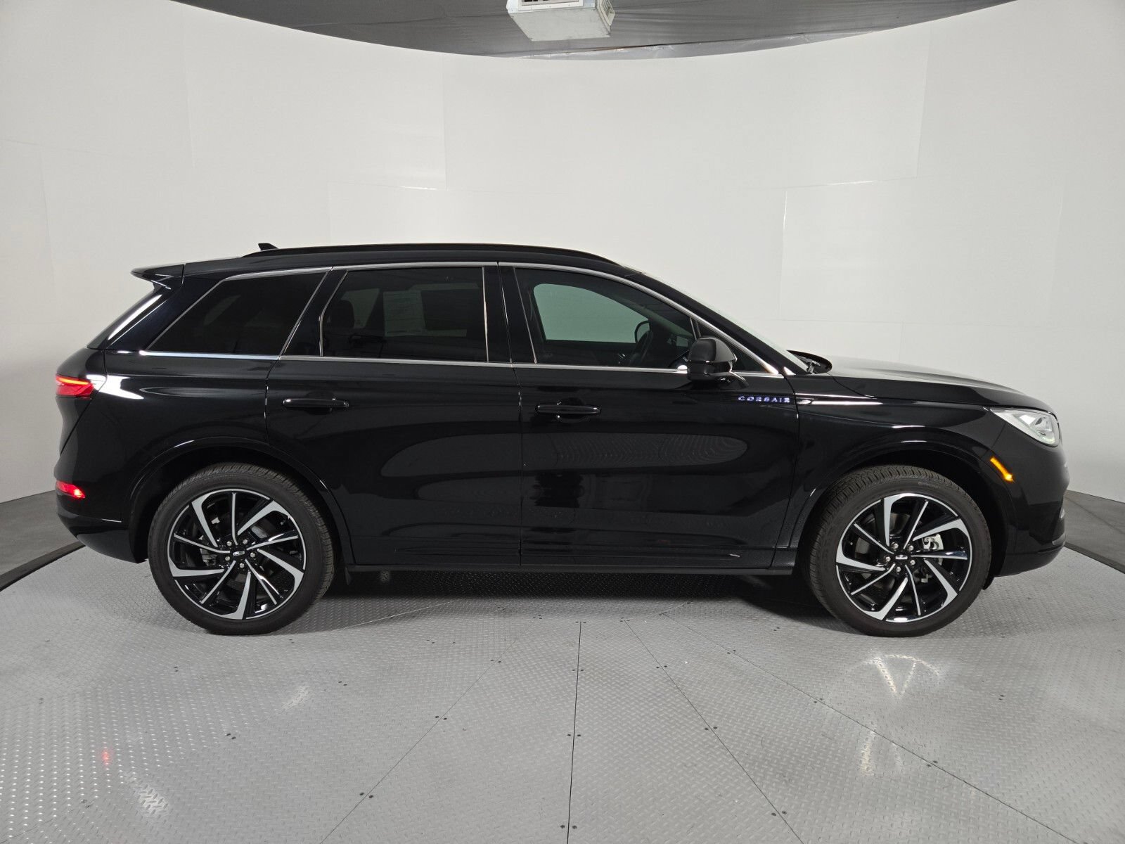 New 2025 Lincoln Corsair Grand Touring w/ Rear Removable Package Tray AWD/4WD image 3