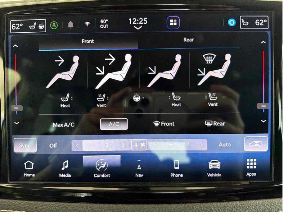 Used 2023 Chrysler Pacifica Limited FWD image 24