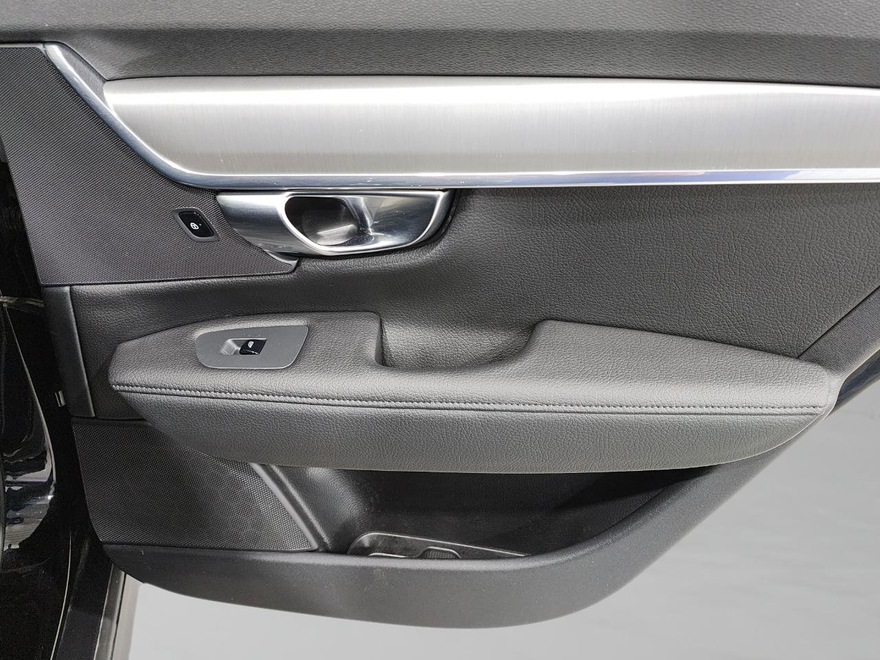 Used 2018 Volvo V90 T5 Cross Country w/ Convenience Package image 32