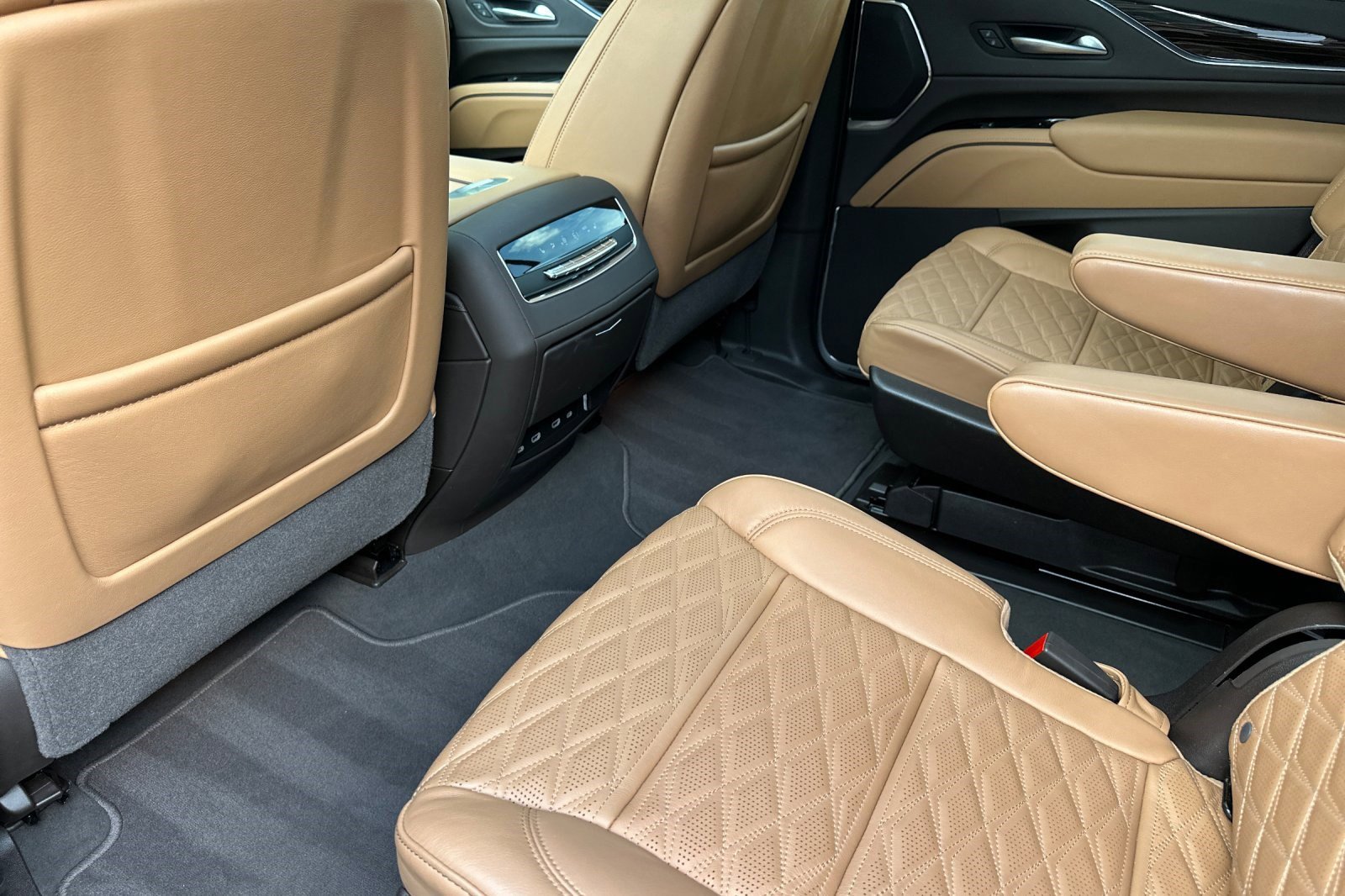 Used 2024 Cadillac Escalade Sport w/ LPO, ONYX Package image 26