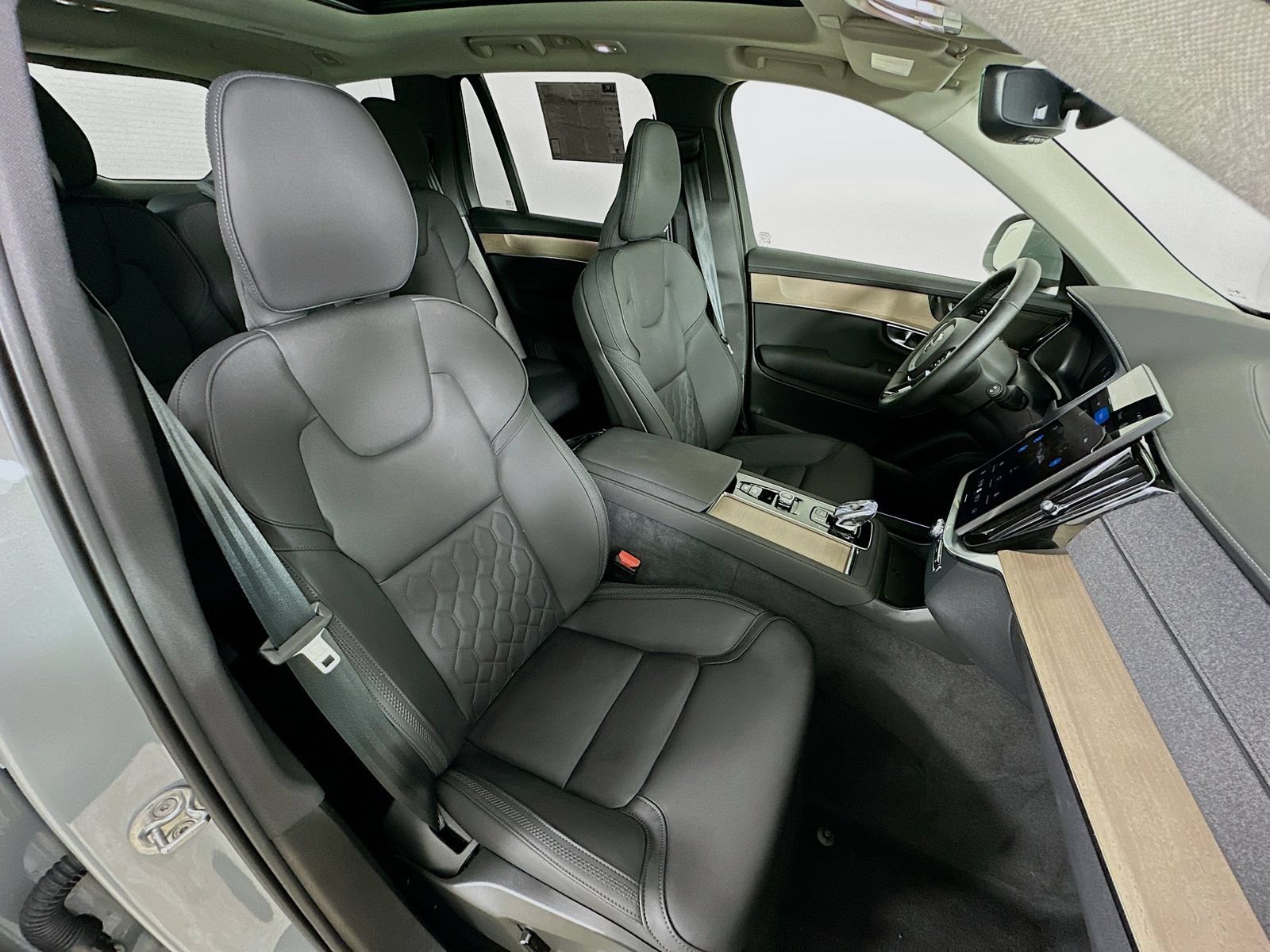 Used 2026 Volvo XC90 B6 Plus w/ Protection Package Premier AWD/4WD image 44