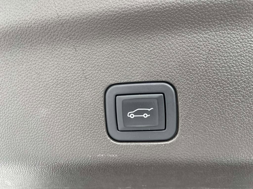 Used 2023 GMC Yukon SLT w/ SLT Luxury Package AWD/4WD image 12