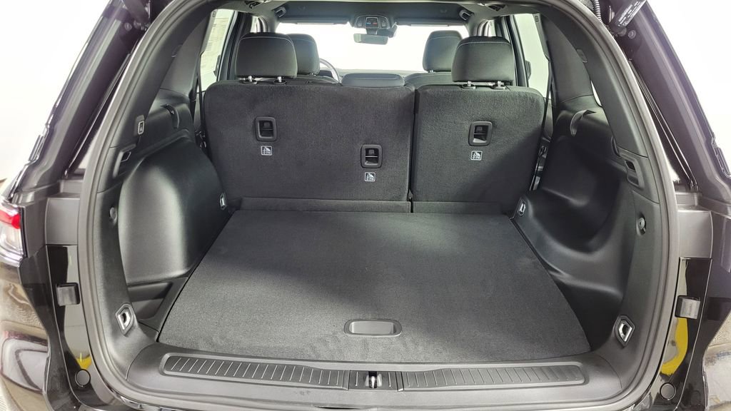 New 2025 Jeep Grand Cherokee Laredo w/ Luxury Tech Group I image 10