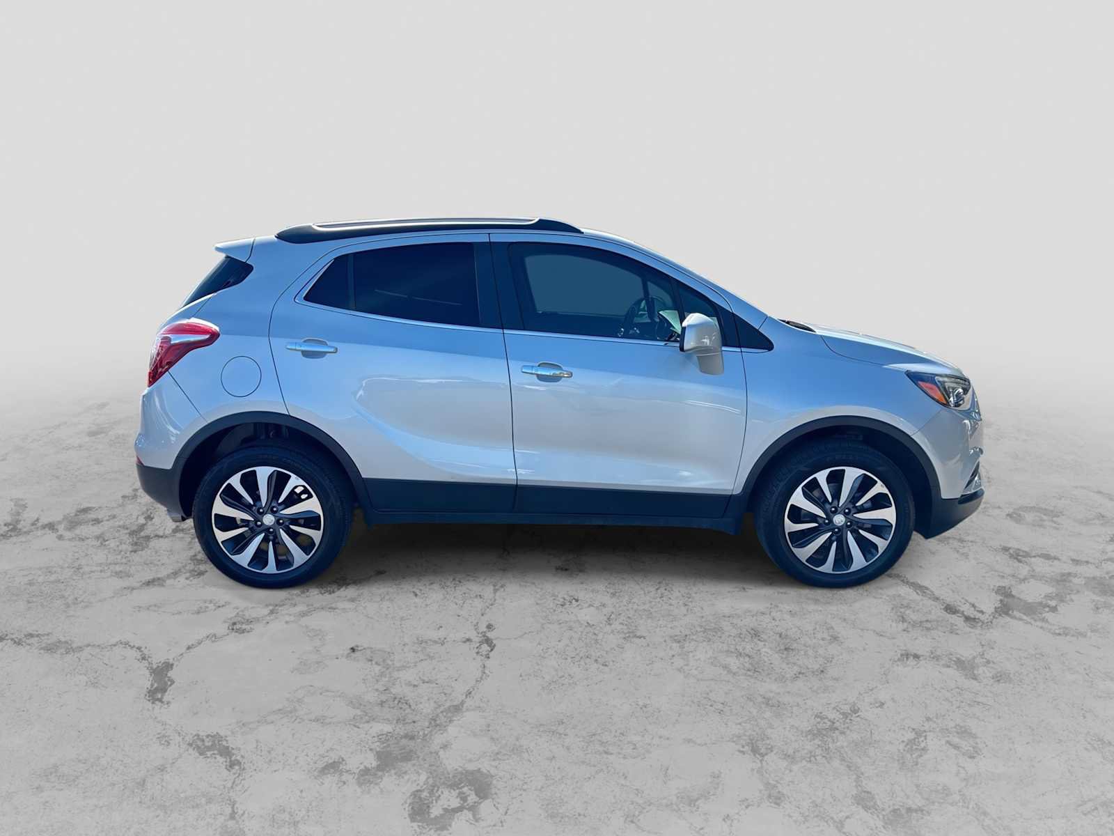 Used 2021 Buick Encore Preferred AWD/4WD image 9