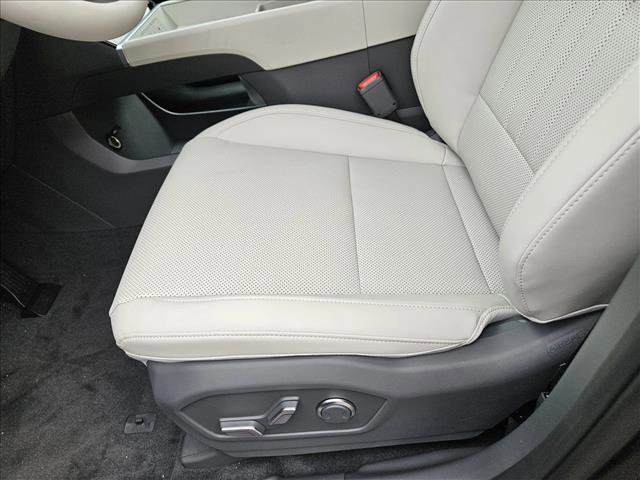 Used 2025 Hyundai Santa Fe SEL image 3