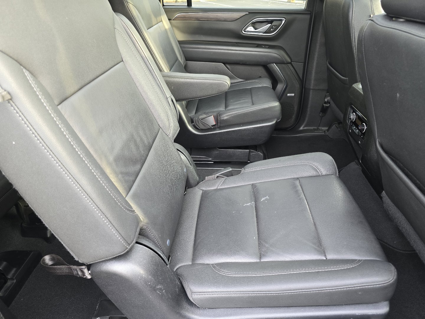 Used 2022 Chevrolet Suburban LT w/ LT Signature Plus Package image 32