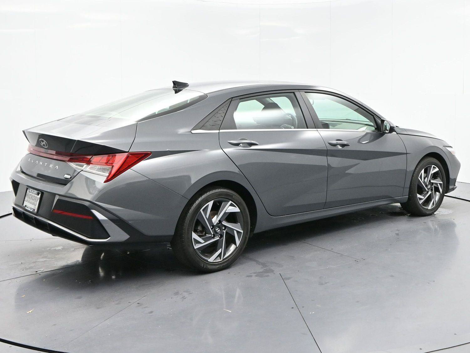 Used 2024 Hyundai Elantra SEL w/ Convenience Package FWD image 7