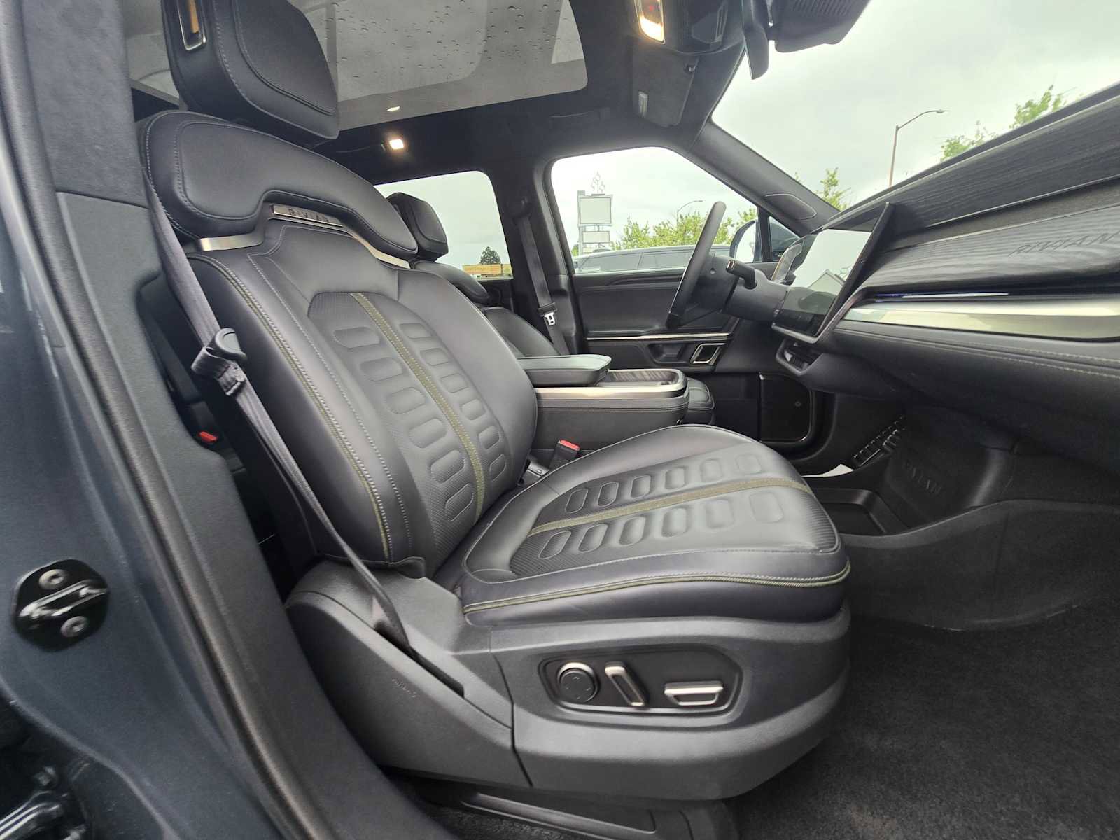 Used 2023 Rivian R1S Adventure image 11