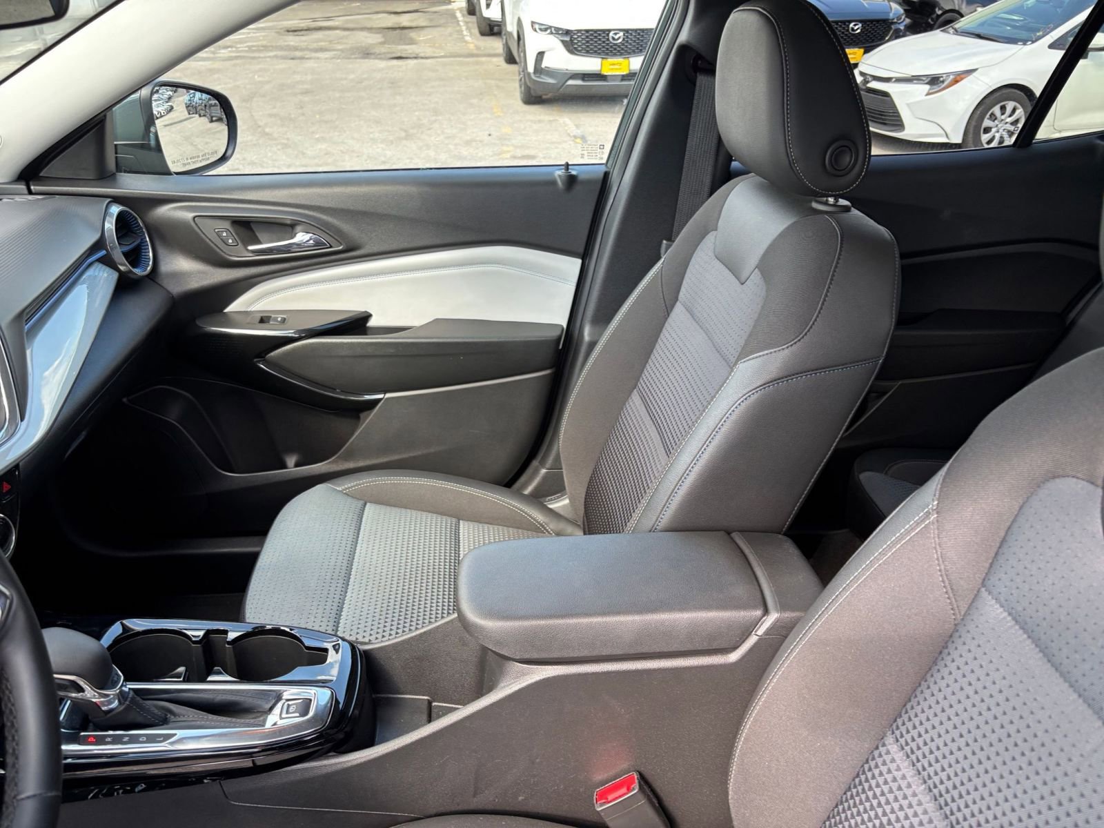 Used 2025 Chevrolet Trax LT w/ LT Convenience Package FWD image 25