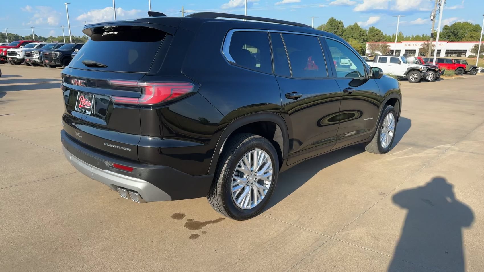 Used 2026 GMC Acadia Elevation w/ Elevation Premium Package FWD image 8