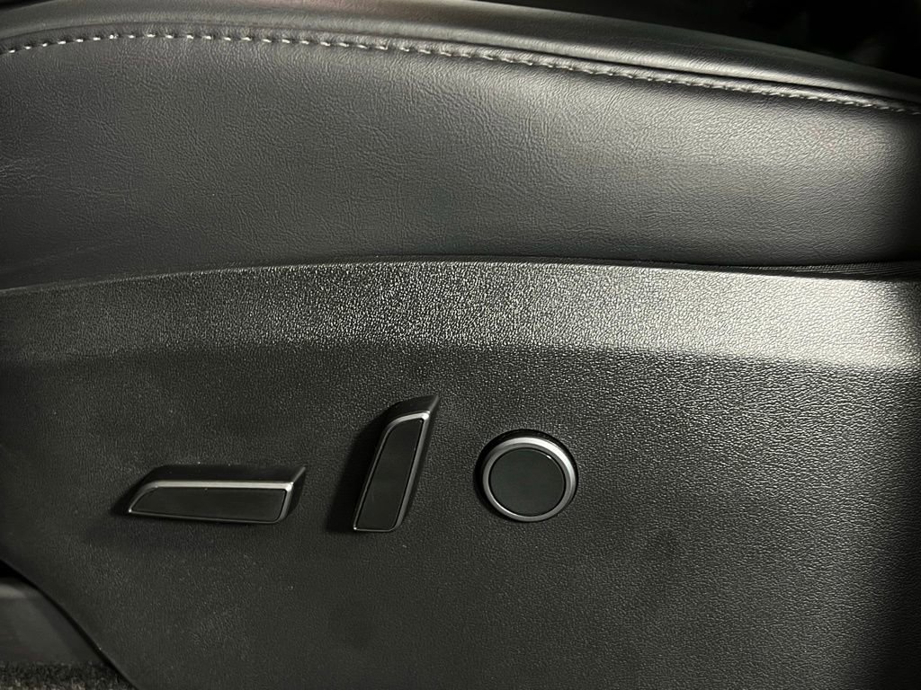 Used 2023 Tesla Model Y Long Range image 33