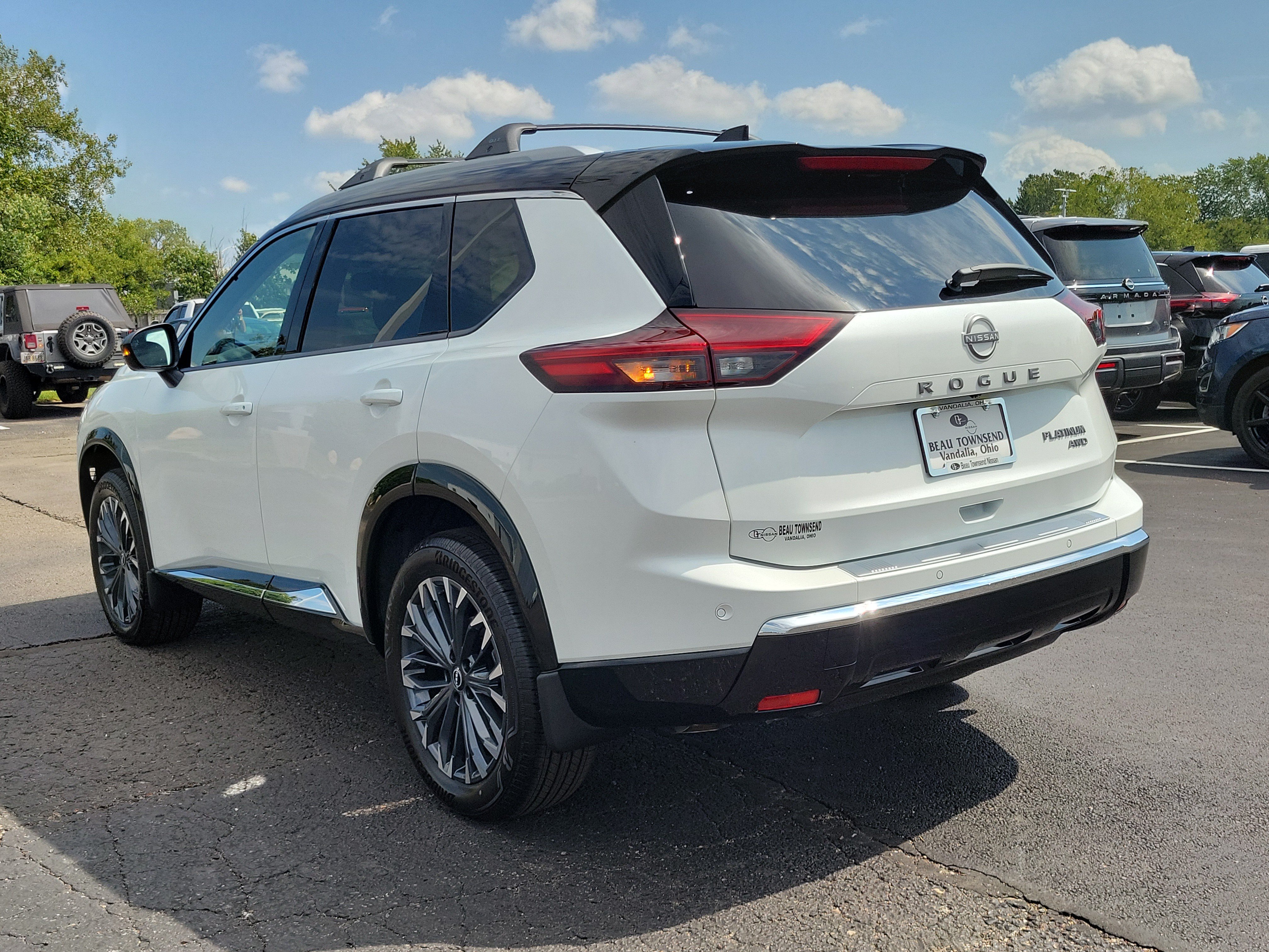 New 2026 Nissan Rogue Platinum w/ Platinum Premium Package AWD/4WD image 3