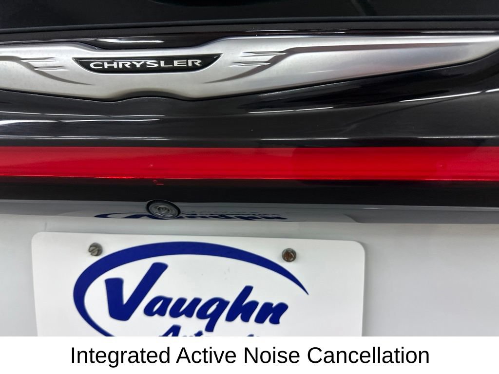 Used 2023 Chrysler Pacifica Touring-L FWD image 18
