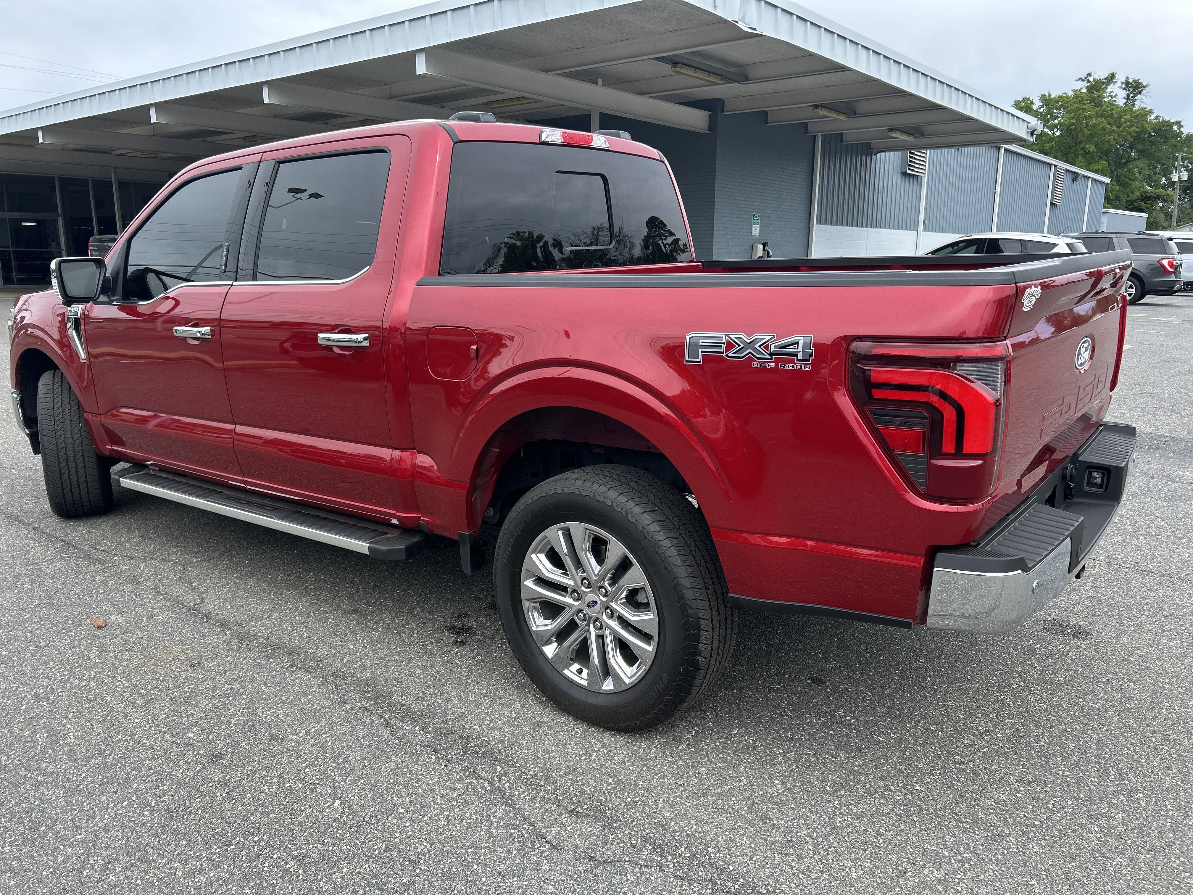 Used 2024 Ford F150 Lariat w/ FX4 Off-Road Package image 5