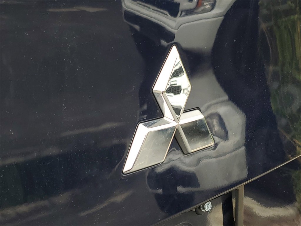 Used 2023 Mitsubishi Outlander SE image 8
