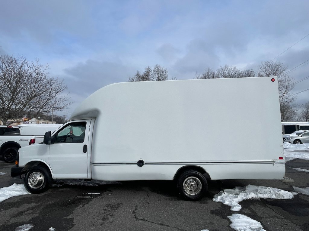 Used 2015 Chevrolet Express 3500 Extended w/ Smoker's Package video 2