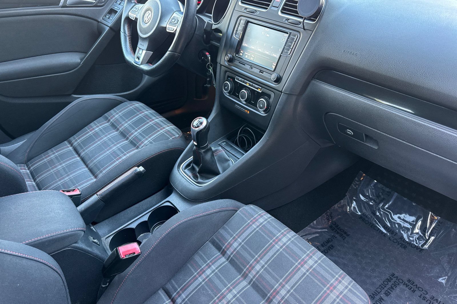 Used 2012 Volkswagen Golf 4-Door FWD image 17