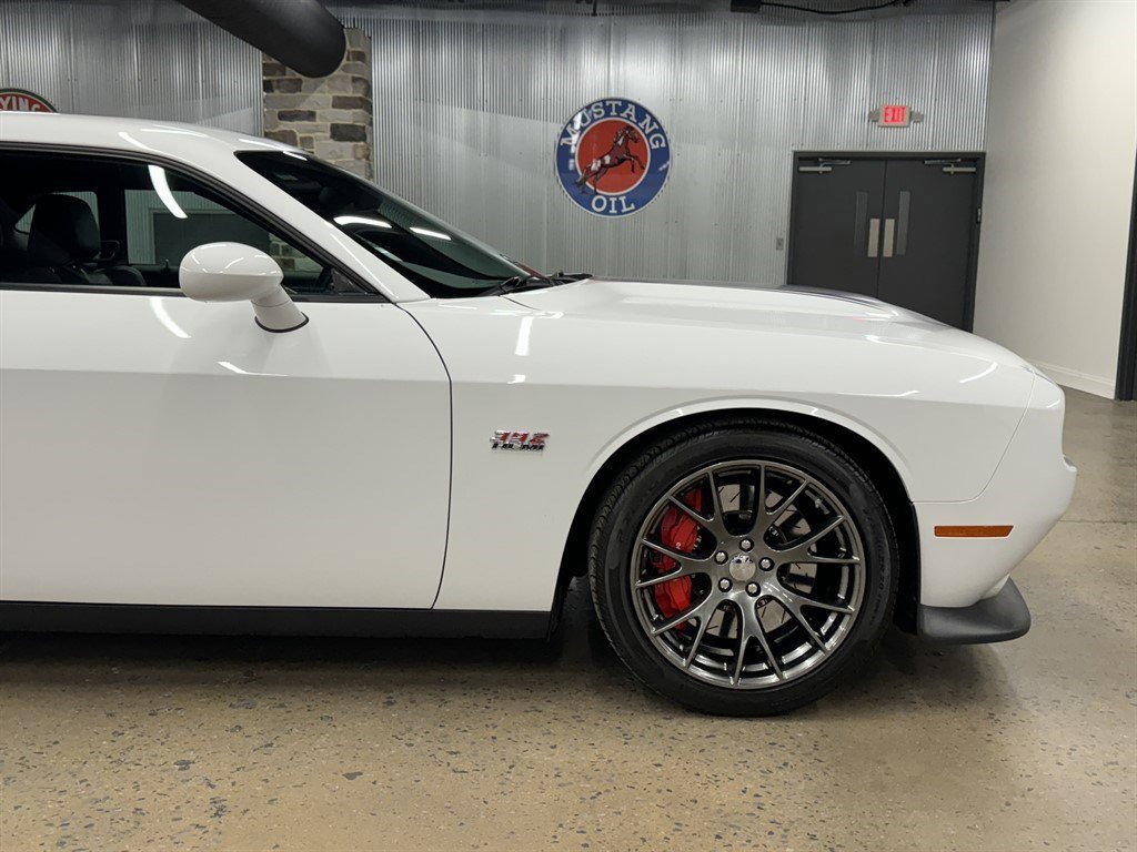 Used 2016 Dodge Challenger SRT w/ Technology Group image 19