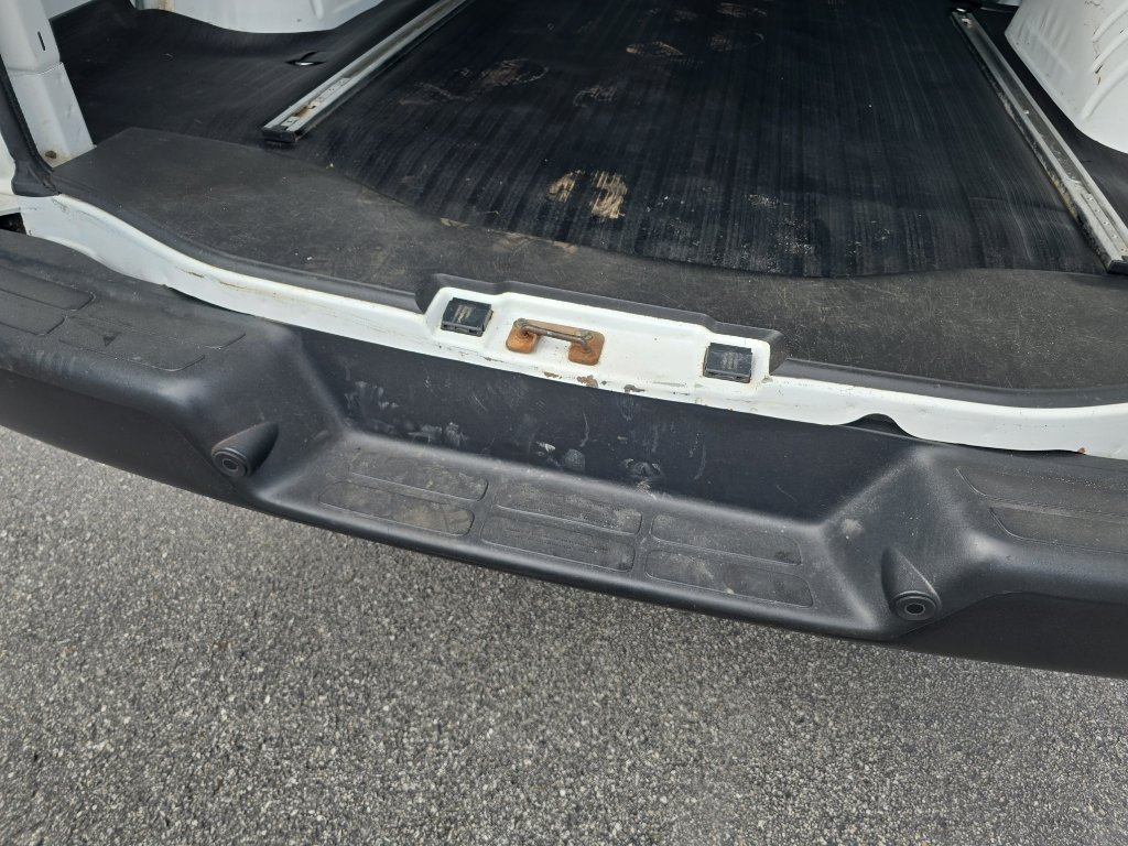 Used 2017 Chevrolet Express 2500 RWD image 10