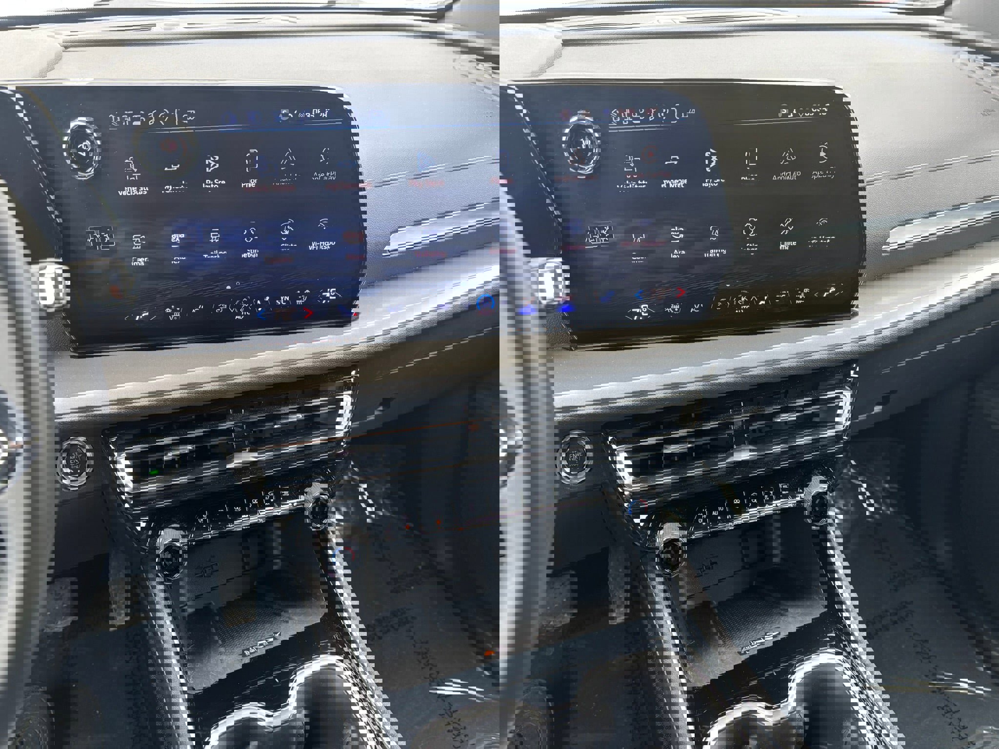 Used 2025 Chevrolet Traverse LT image 12