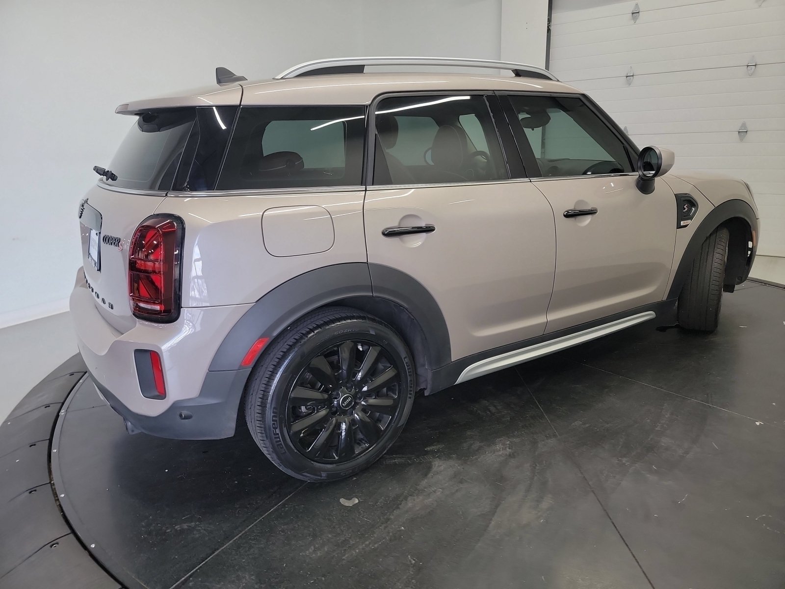 Used 2023 MINI Cooper Countryman S w/ Signature Upholstery Package FWD image 9