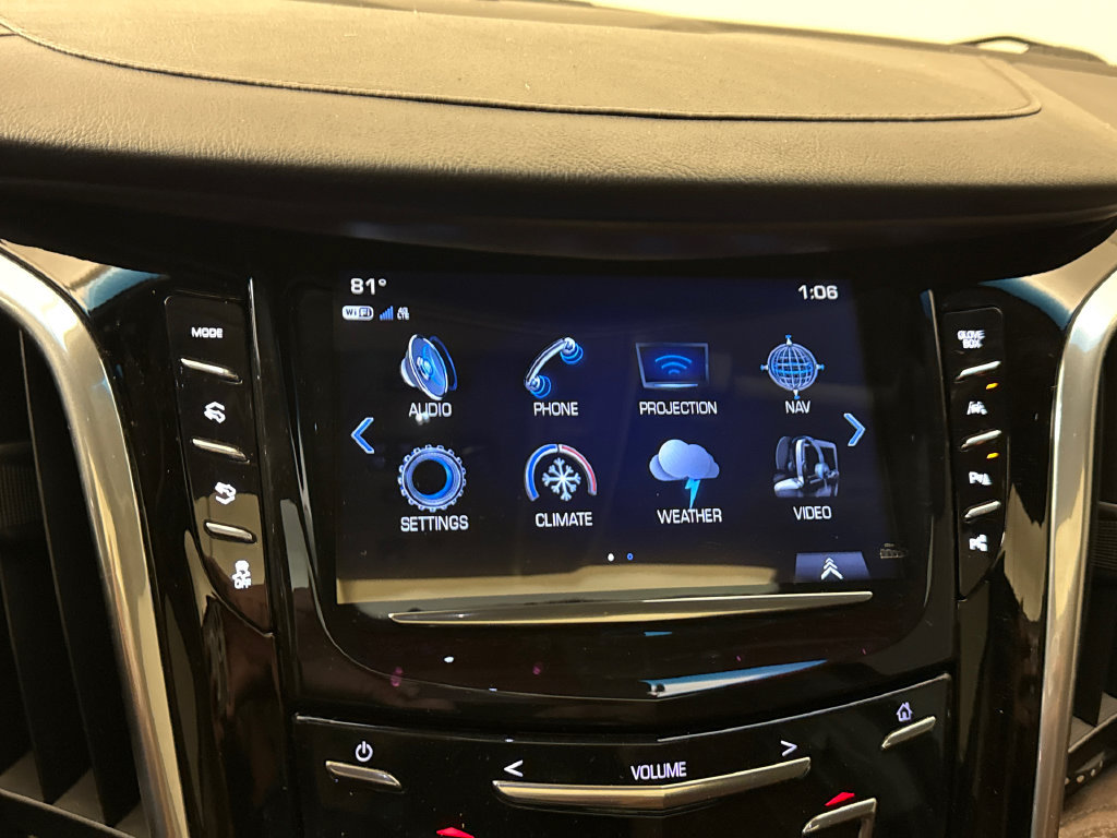 Used 2020 Cadillac Escalade Premium Luxury w/ Escalade Sport Edition AWD/4WD image 27