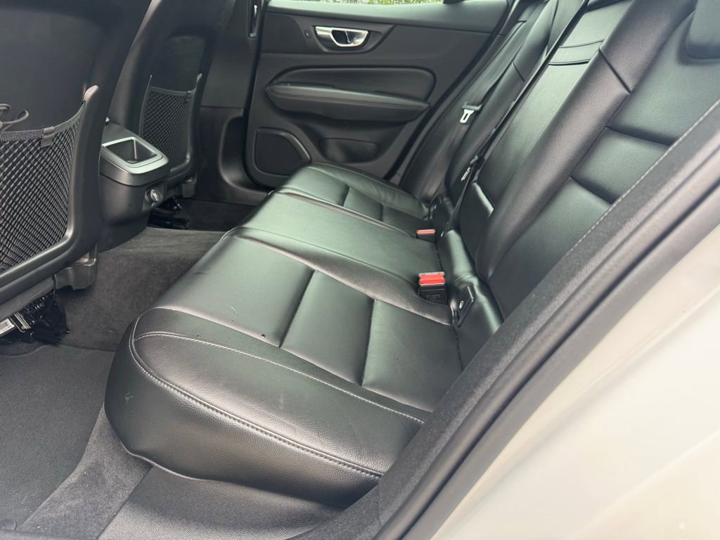 Used 2020 Volvo S60 T5 Momentum image 14