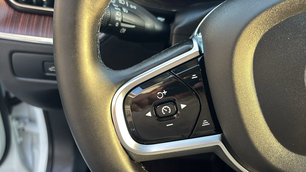 Certified 2023 Volvo XC60 B5 Plus w/ Climate Package image 15