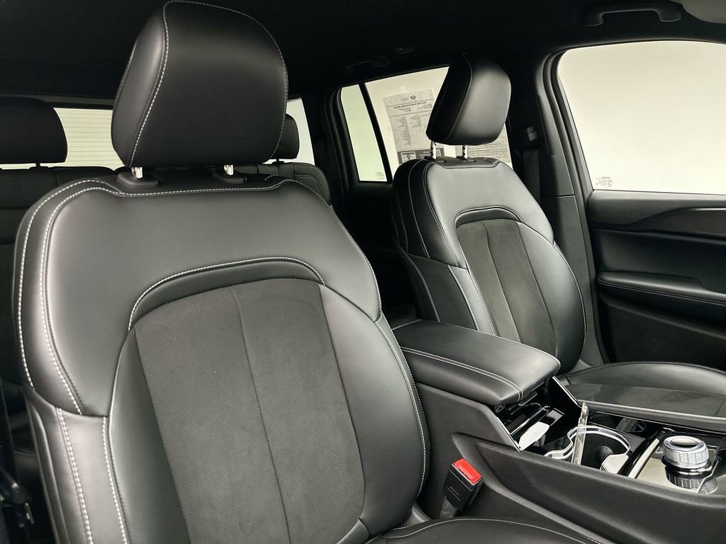 Used 2023 Jeep Grand Cherokee Altitude image 18