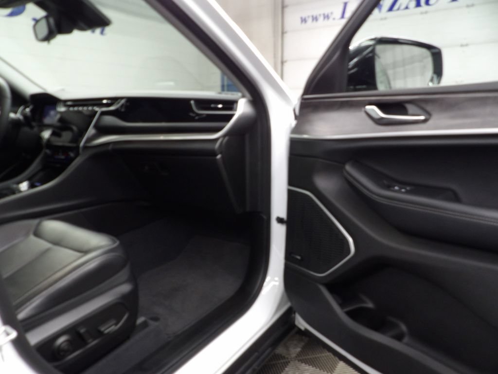 Used 2022 Jeep Grand Cherokee Limited 4xe AWD/4WD image 28