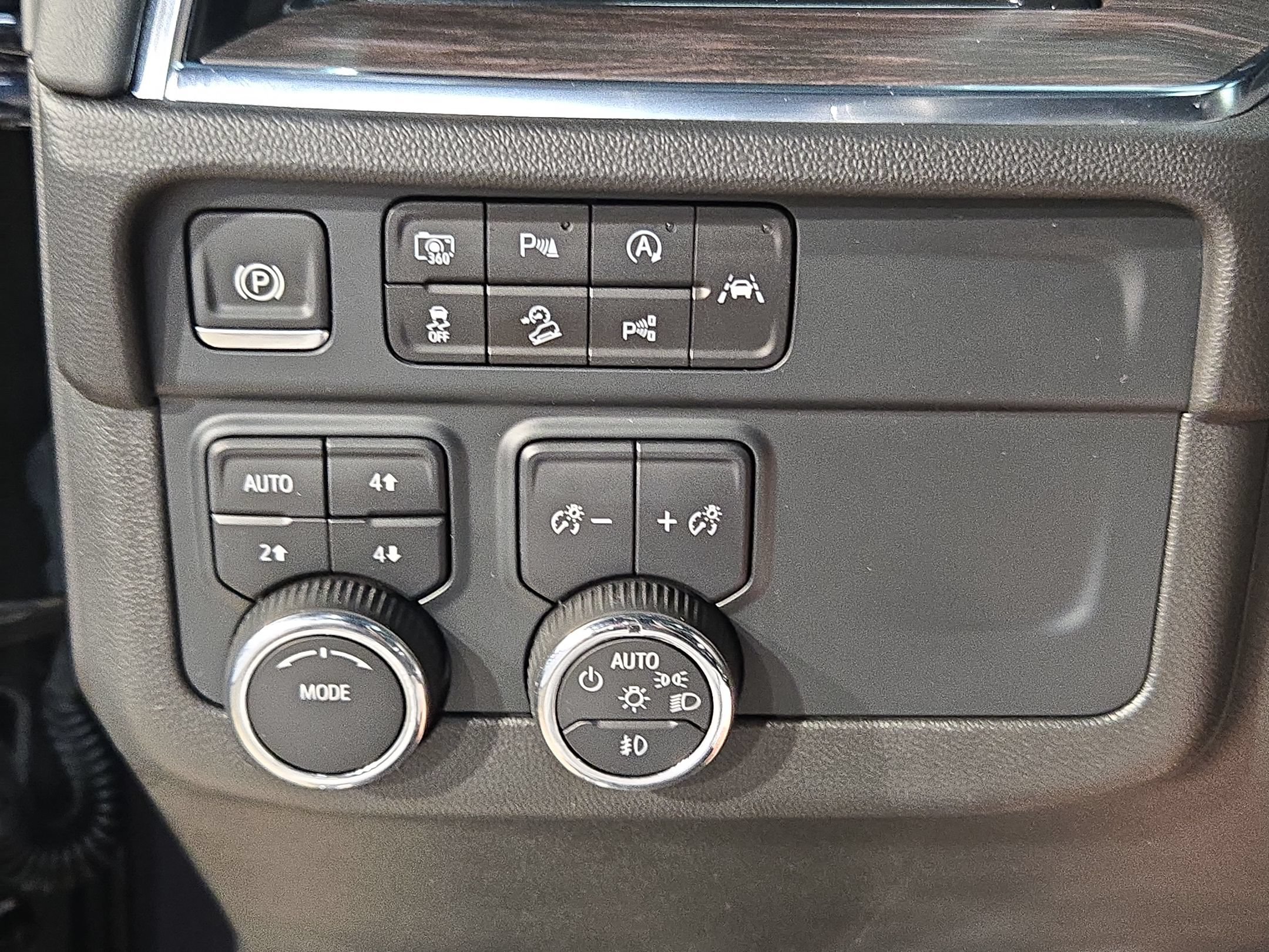 Used 2025 Chevrolet Tahoe Z71 AWD/4WD image 23