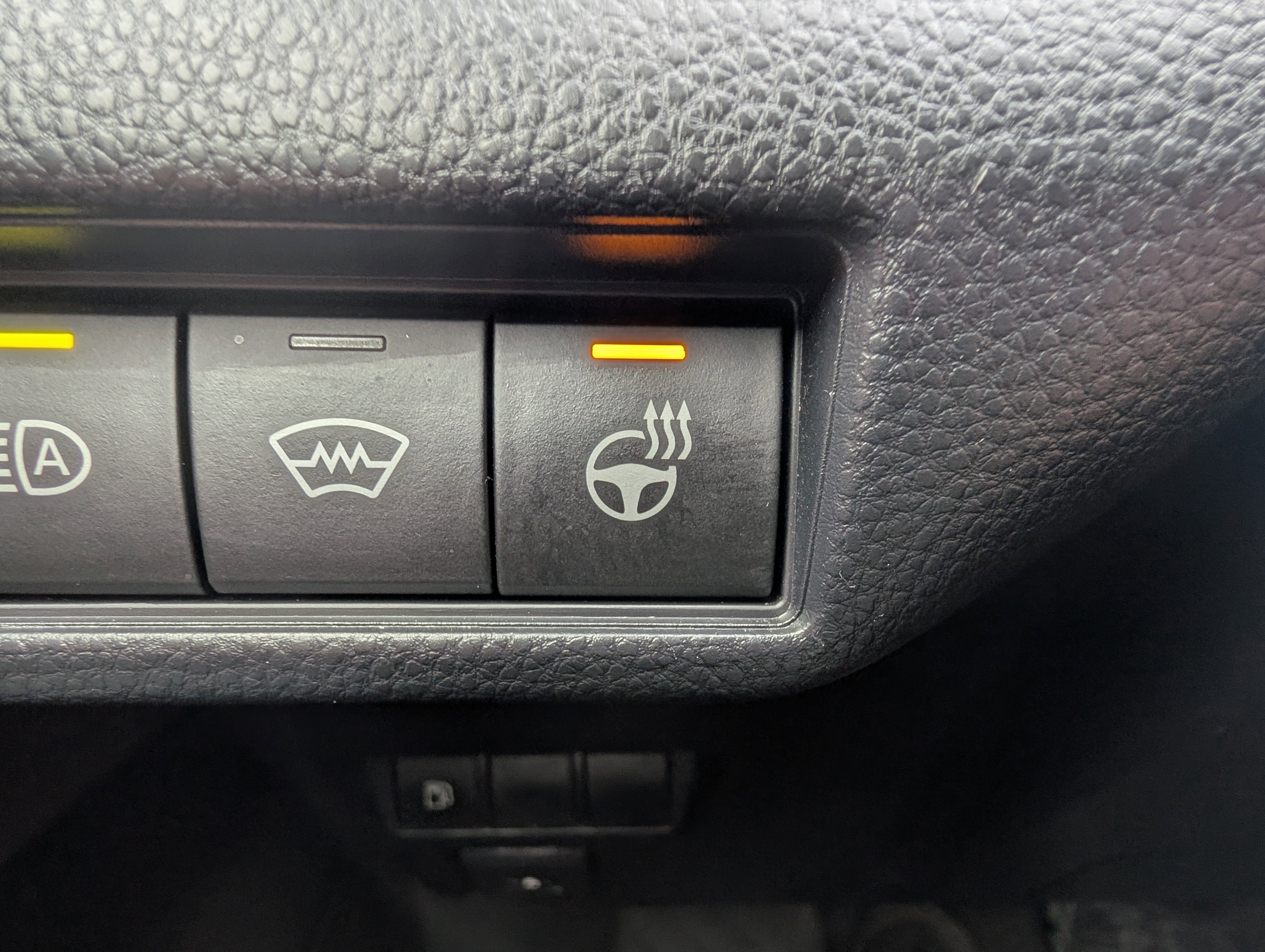 Used 2023 Toyota Prius XLE FWD image 32