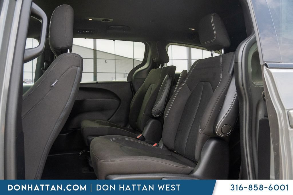 Used 2021 Chrysler Pacifica Touring w/ S Appearance Package FWD image 19