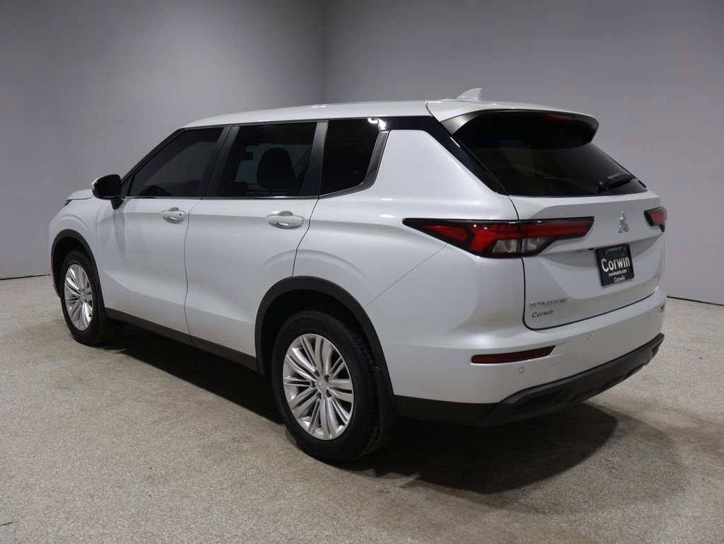 Used 2023 Mitsubishi Outlander ES AWD/4WD image 4