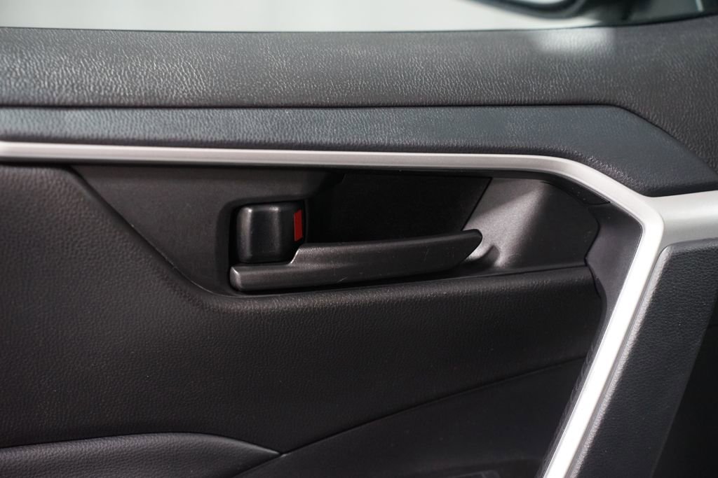 Certified 2025 Toyota RAV4 LE image 31