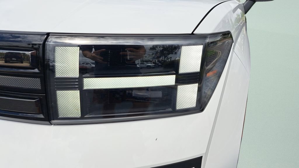 Used 2025 Hyundai Santa Fe Limited image 33