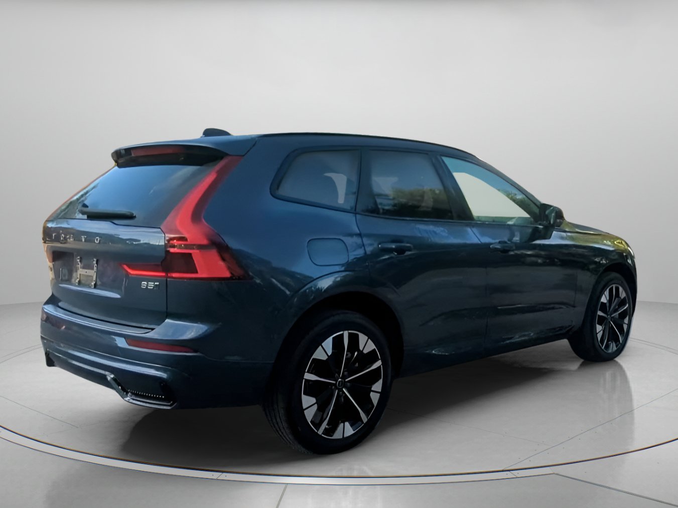 Used 2026 Volvo XC60 B5 Plus AWD/4WD image 28