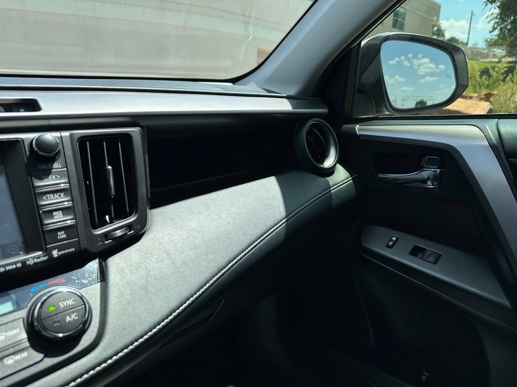 Used 2018 Toyota RAV4 XLE FWD image 38