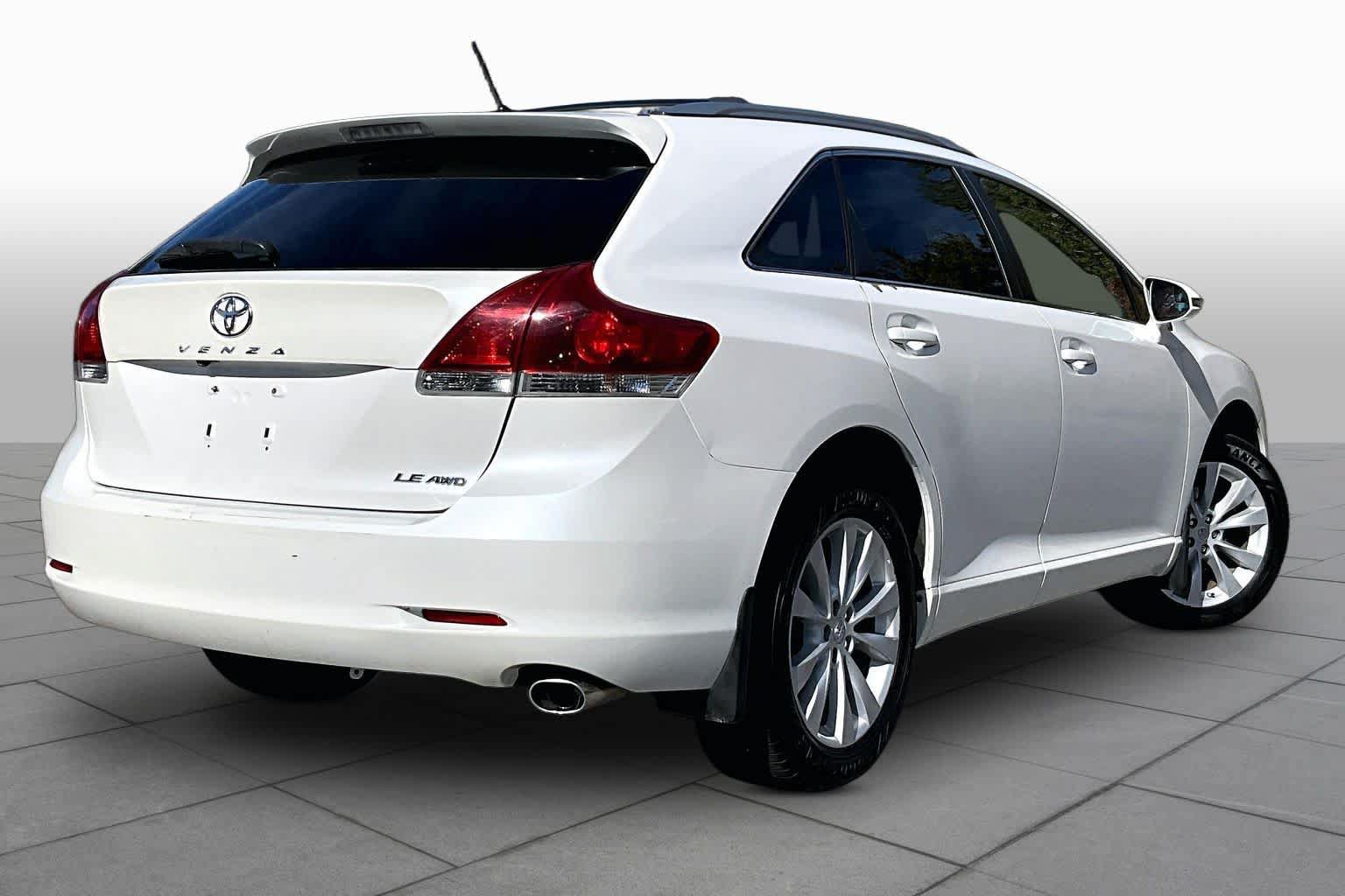 Used 2015 Toyota Venza LE AWD/4WD image 12