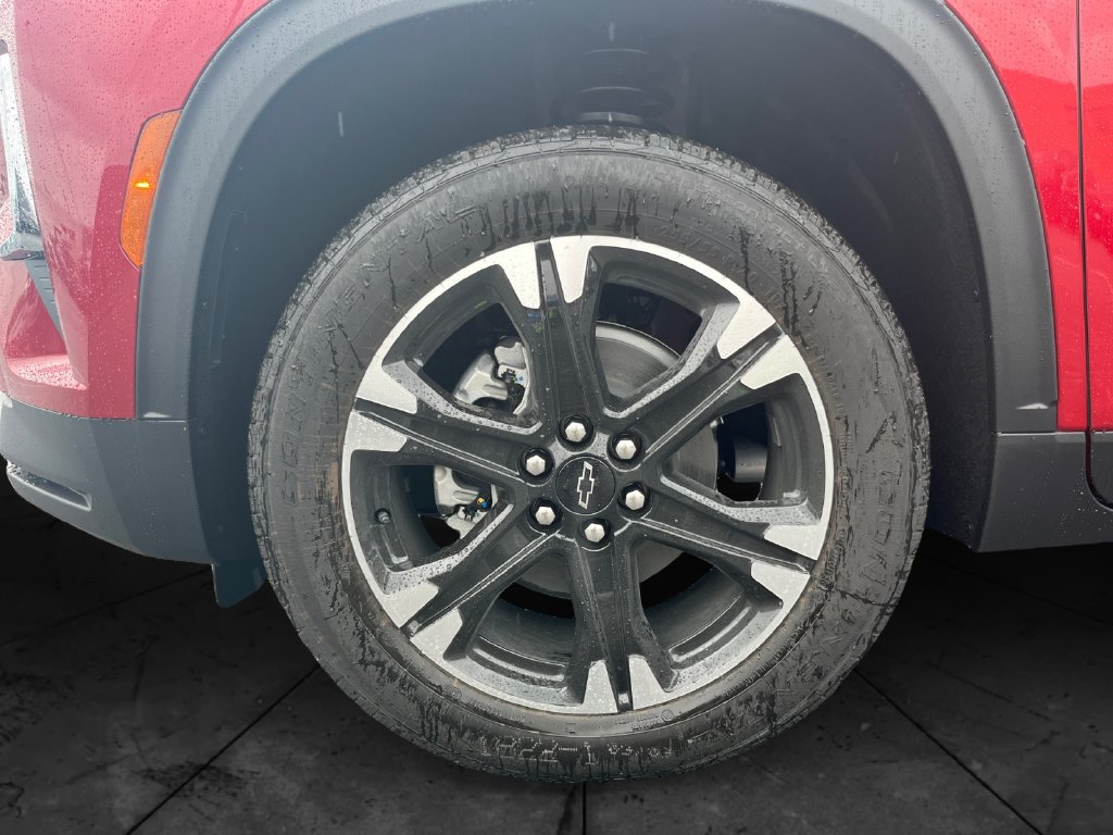 New 2027 Chevrolet Traverse LT w/ Sun and Wheel Package FWD image 14