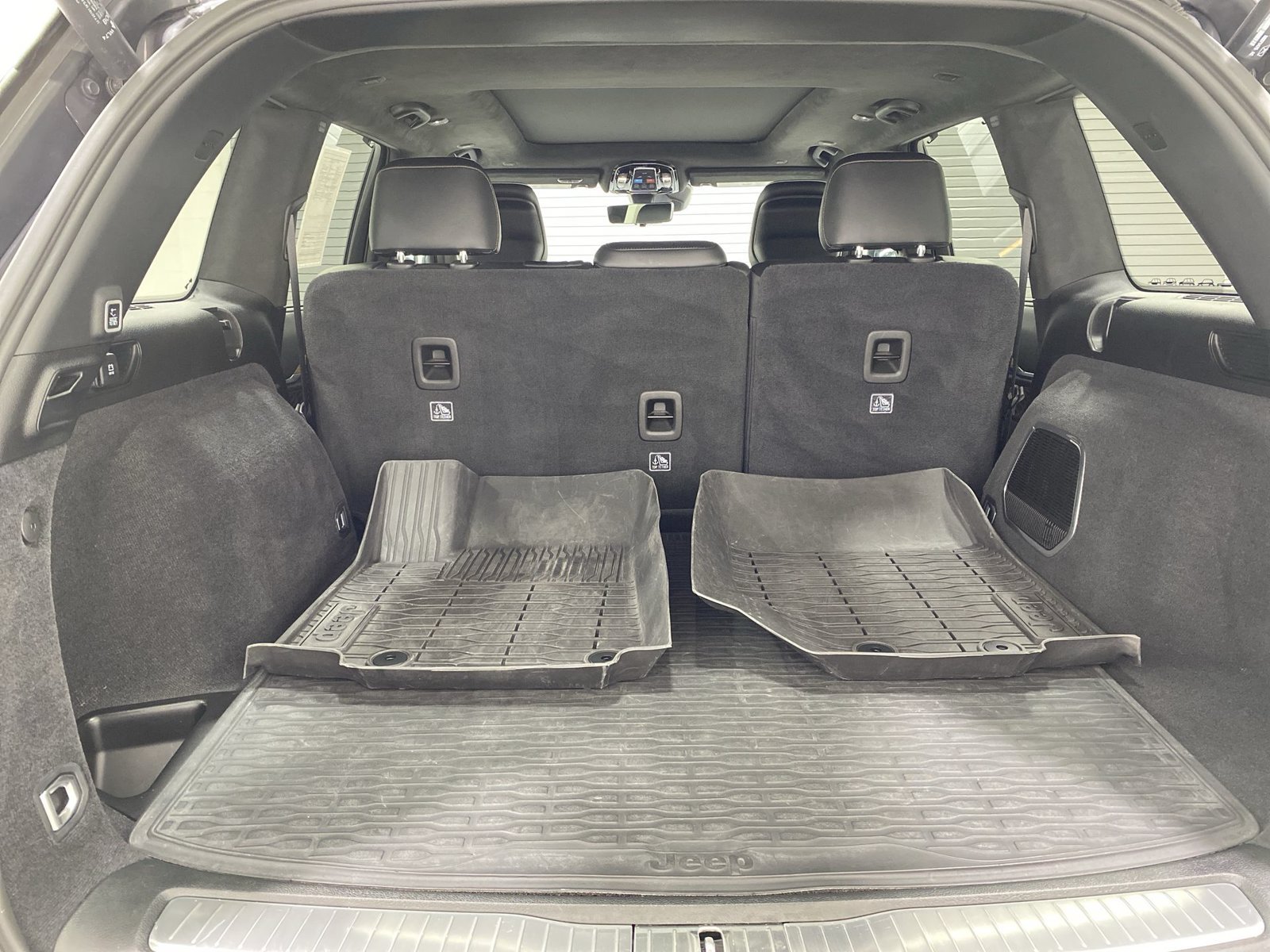 Used 2024 Jeep Grand Cherokee Summit AWD/4WD image 25