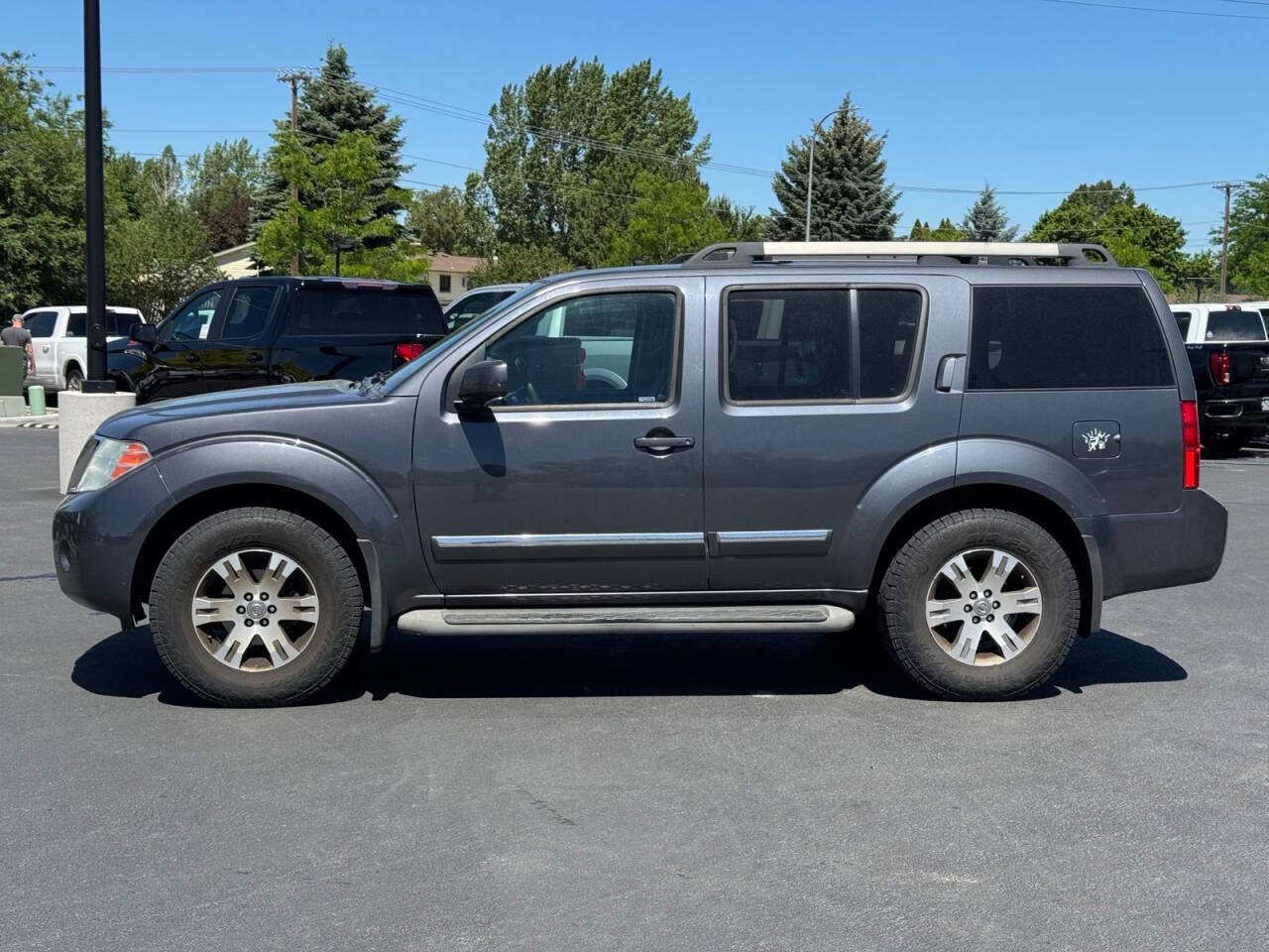 Used 2012 Nissan Pathfinder Silver RWD image 4