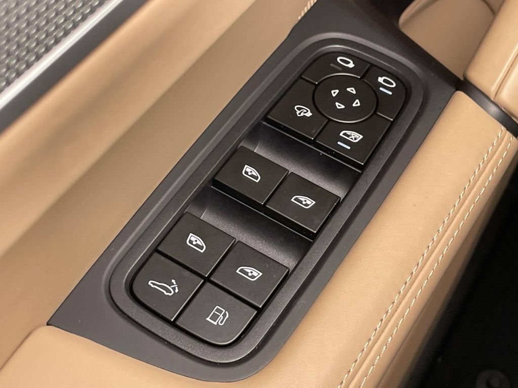 Certified 2024 Porsche Cayenne AWD/4WD image 36